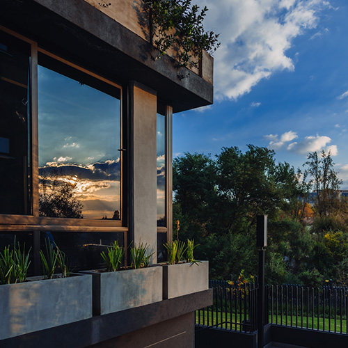 Emerald Live Green Landscape Sourandings